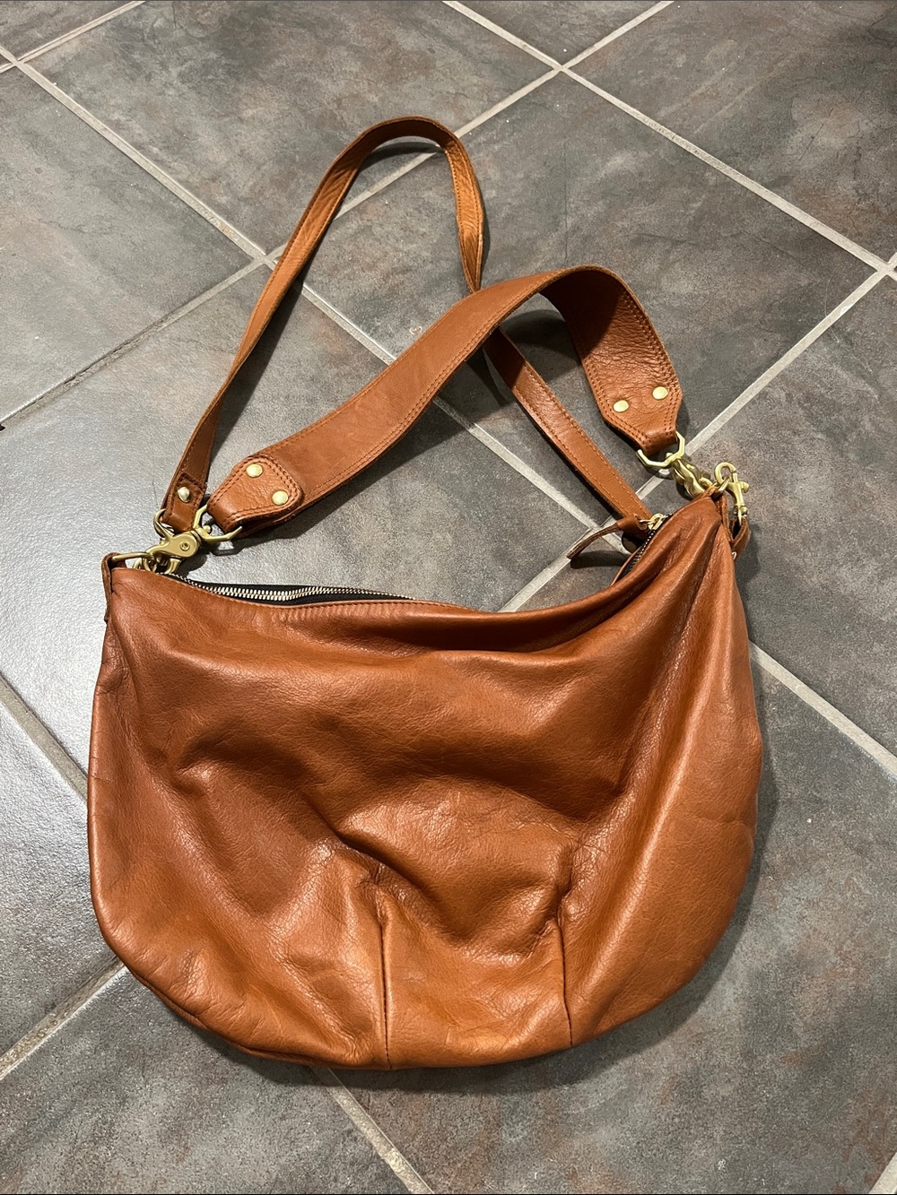 Clare v Moyen messenger